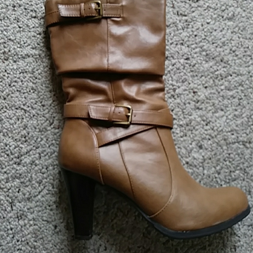 Boots - Picture 3 of 4